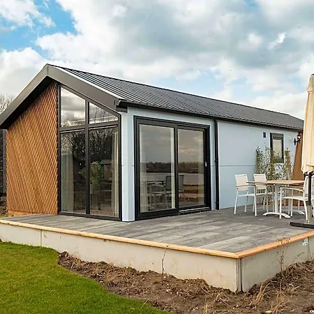 فندق Tidy With Dishwasher, Near The River Maas