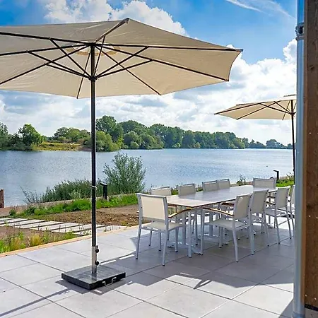 فندق Tidy With Dishwasher, Near The River Maas 2*