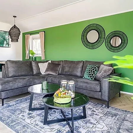 فندق Tidy With Dishwasher, Near The River Maas 2*