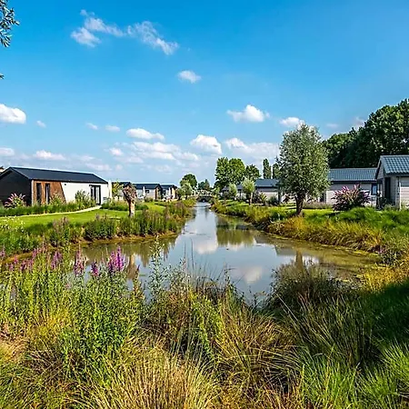 Tidy With Dishwasher, Near The River Maas فندق Kerkdriel