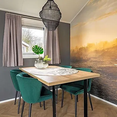 فندق Tidy With Dishwasher, Near The River Maas Kerkdriel